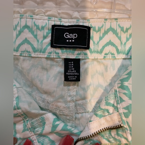 CUTE GAP shorts. New condition never worn! Tags still attached. - Picture 3 of 4